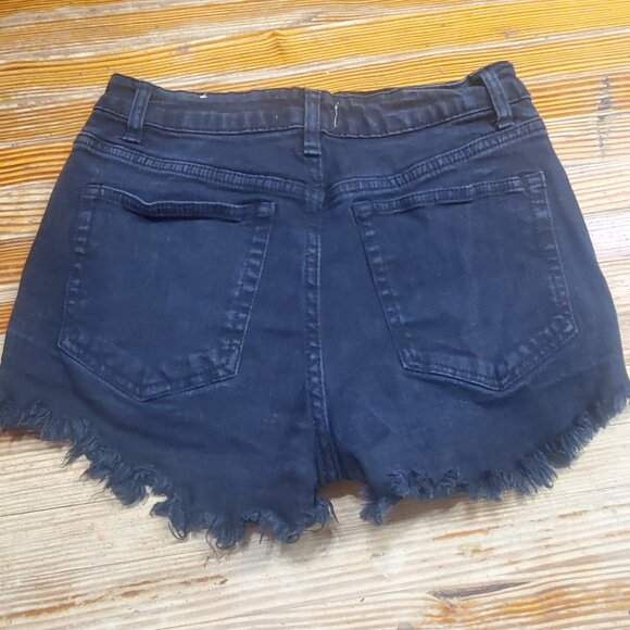 Black high-waisted shorts - Picture 2 of 5